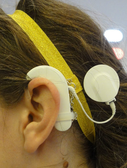 Bandeau pour aide auditive ou processeur d’implant
