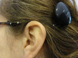 Attache lunettes pour prothèses auditives et processeurs d'implant